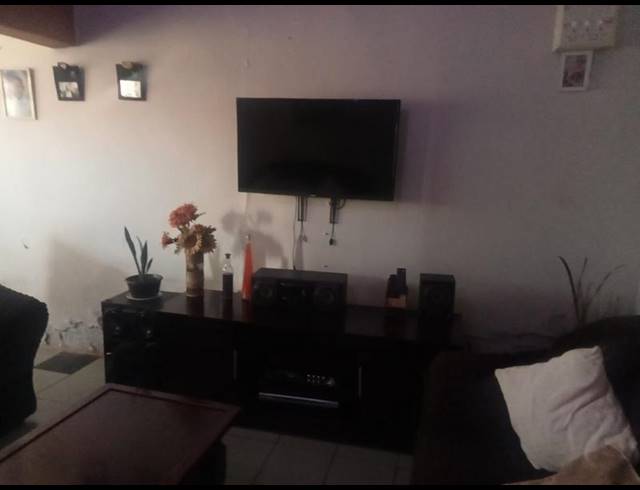 5 BEDROOM HOUSE FOR SALE IN ZONKIZIZWE